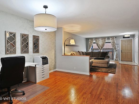 3rd image of 4726 N Winchester Ave