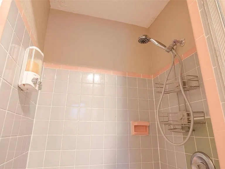 1245 Catalpa Ln #2 — Photo 14