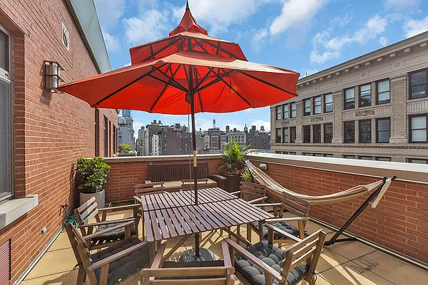 Rented by CORE | media 25