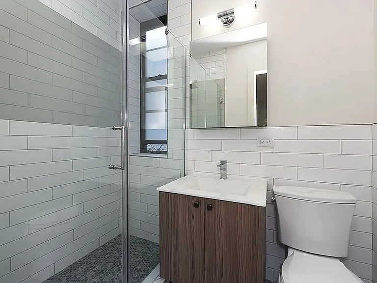 244 E 46th St #3D — Photo 4