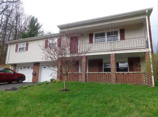 465 N Sandbranch Rd, Mount Hope, WV 25880