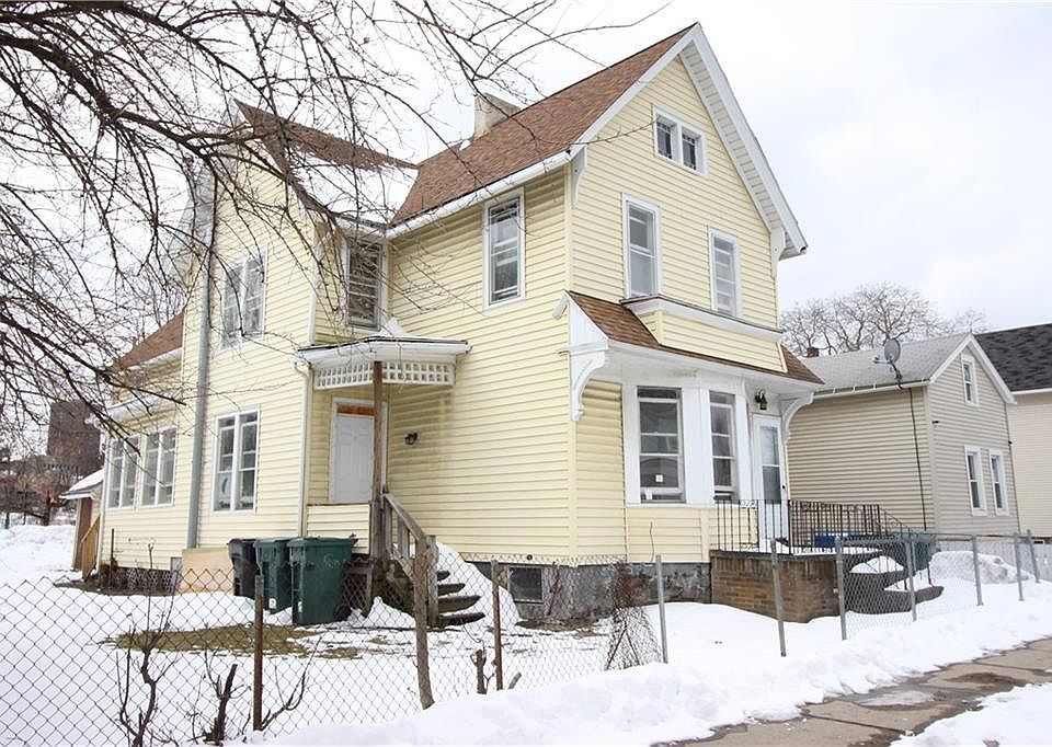 2nd image of 105 Weld St