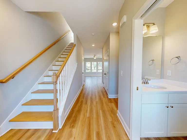 1032 Moen Loop — Photo 2