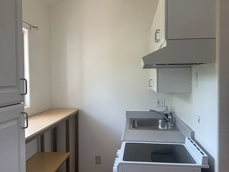 1330 York Dr #B — Photo 5