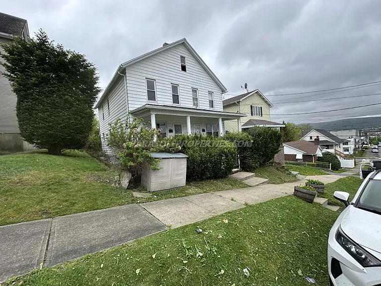 822 Orchard St — Photo 1