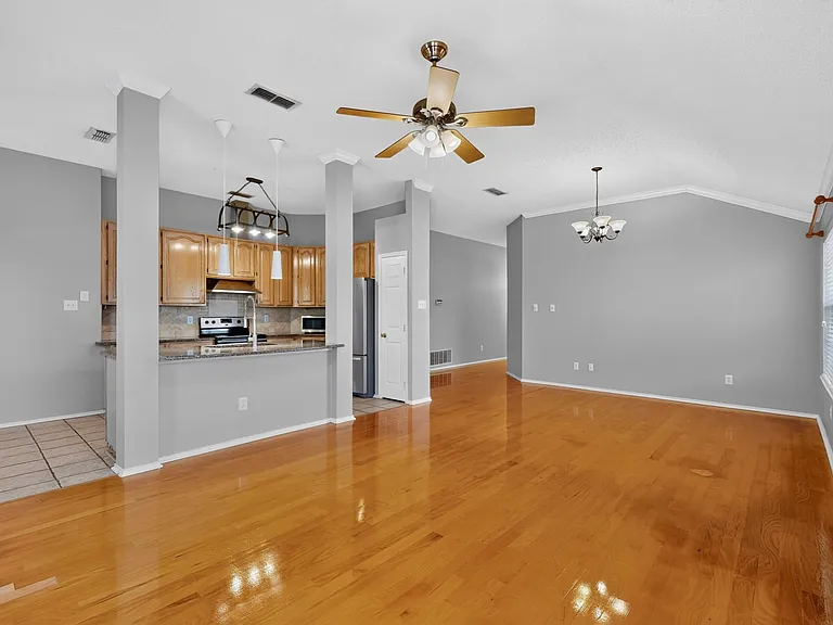 2312 London Dr — Photo 7
