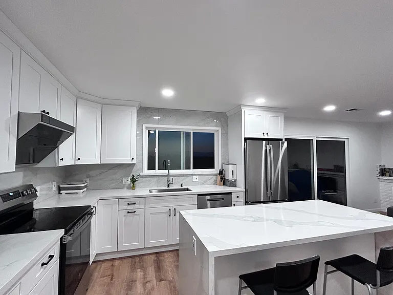 635 River View Dr — Photo 1