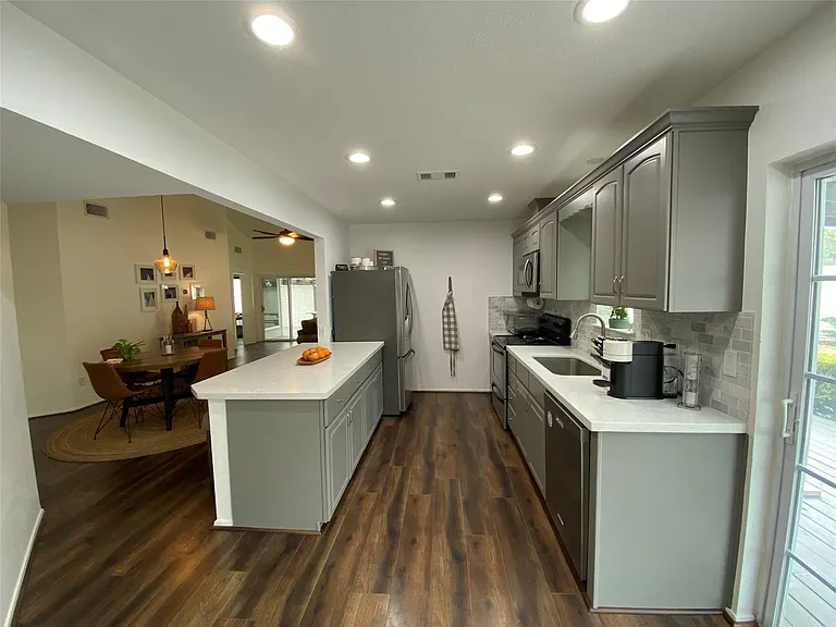 8310 Spring Wind Dr — Photo 8