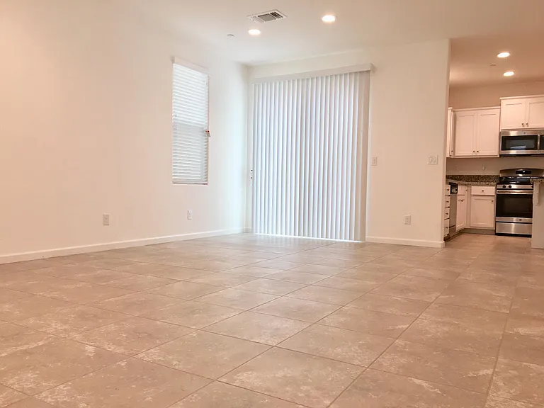 1826 Golden Willow Ave — Photo 5