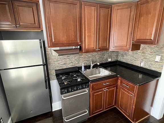 3rd image of 47 Orchard Ave #2