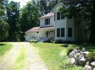 14 Glen Pines Ln, Norwalk, CT 06850