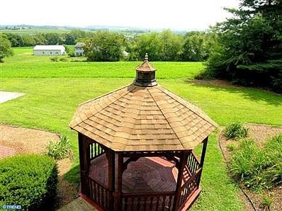 3rd image of 110 Beechwood Ct