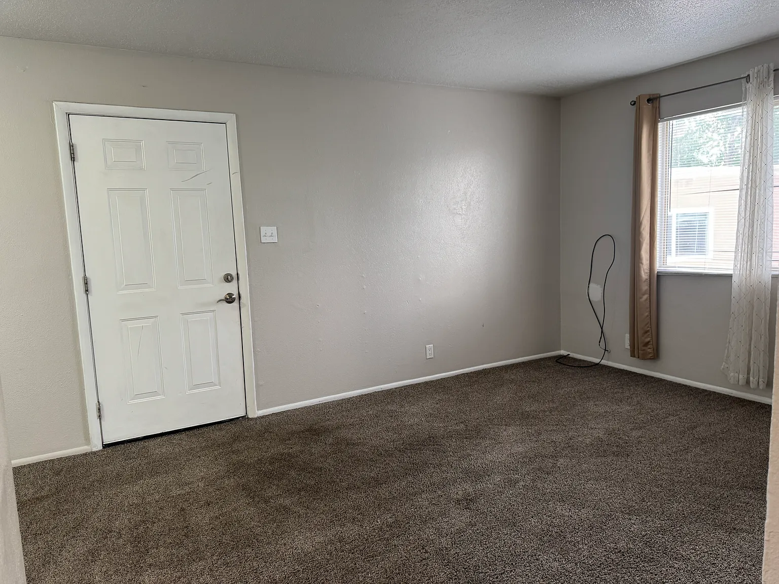 2 bed, $900 — Photo 2