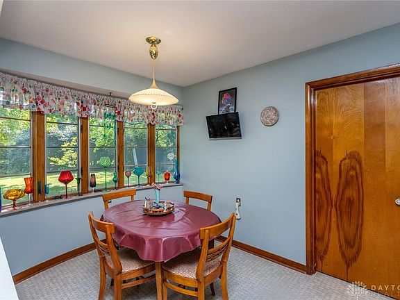 5th image of 3556 Wales Dr