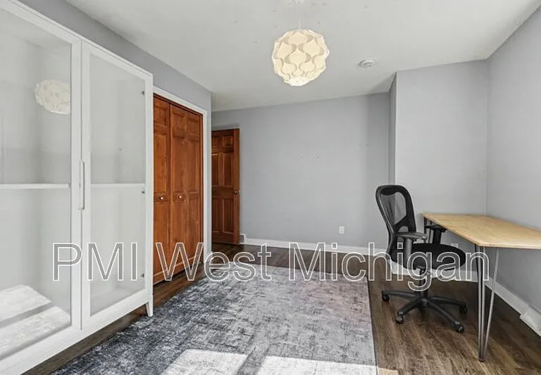 6593 Crownpointe Dr SW — Photo 16