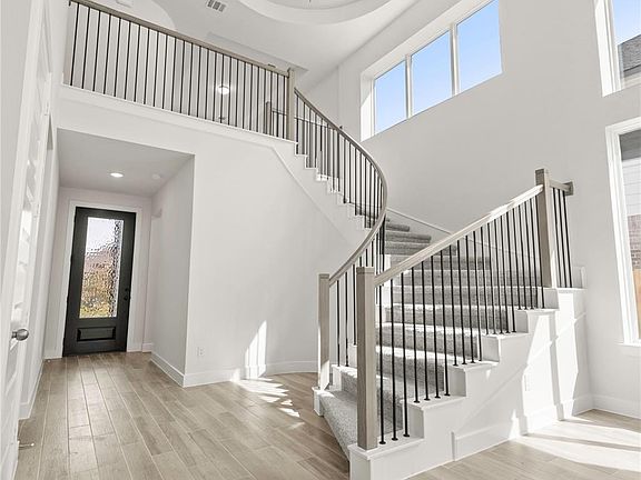 2nd image of 218 Sierra Stream Ln