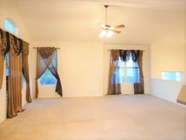 429 Grosvenor Ln — Photo 6