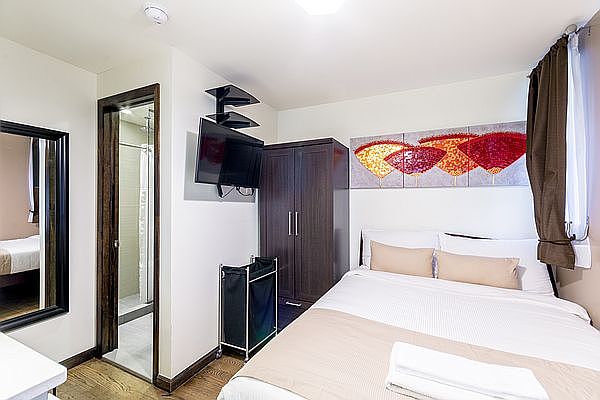1st image of 35 E 7th St #1C
