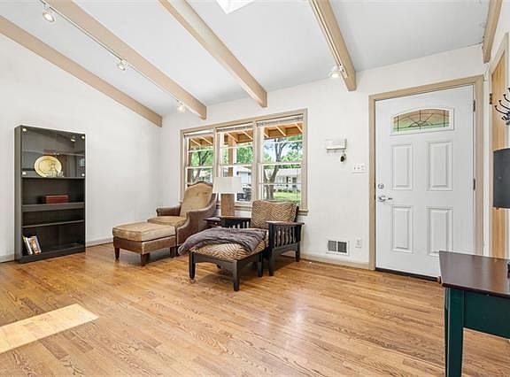 4th image of 7426 Melrose Ln