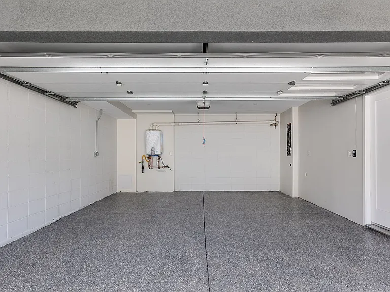 Brand New Luxury 2026 Construction Homes In Silverlake! — Photo 25