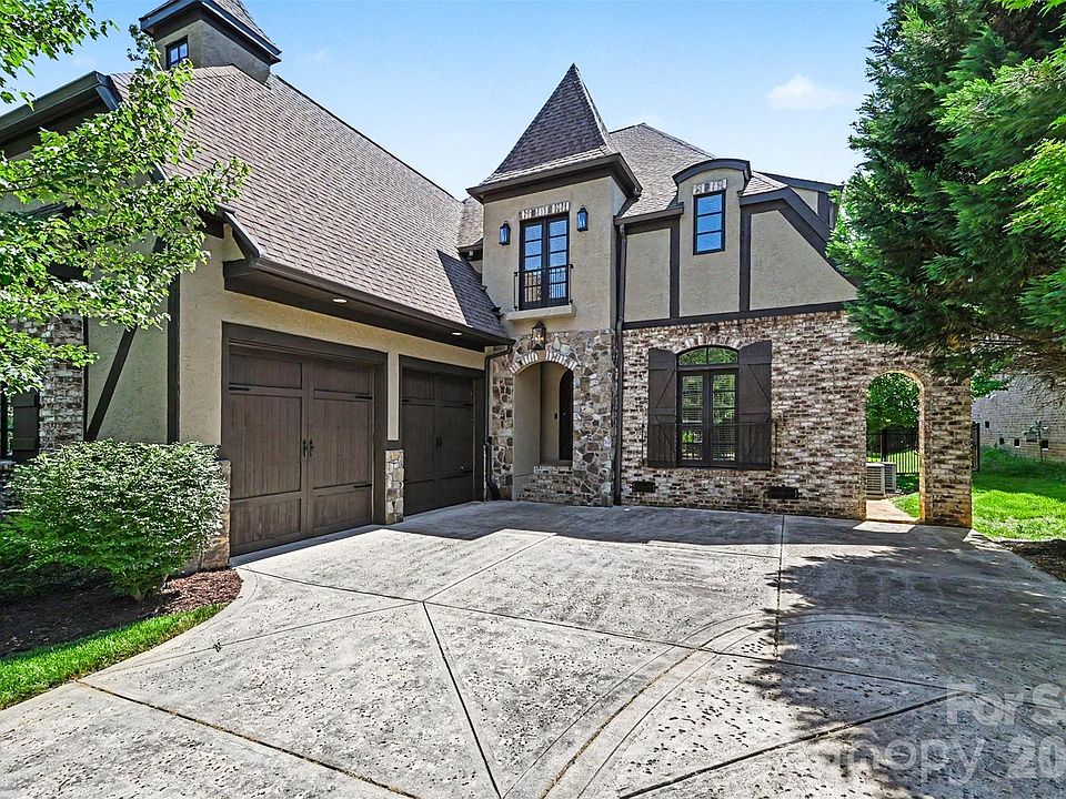 1st image of 703 Sainte Rose Ln