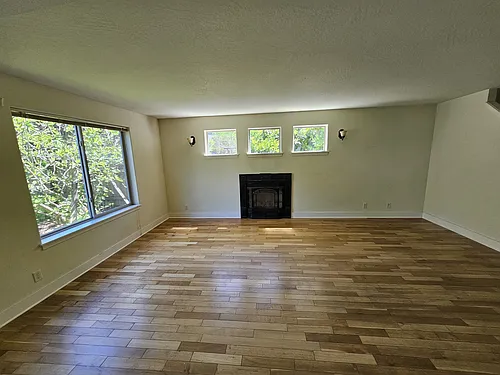 389 Foch St Photo 1