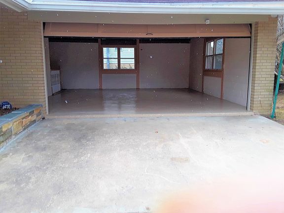 Wide Spacious 2-Car Garage