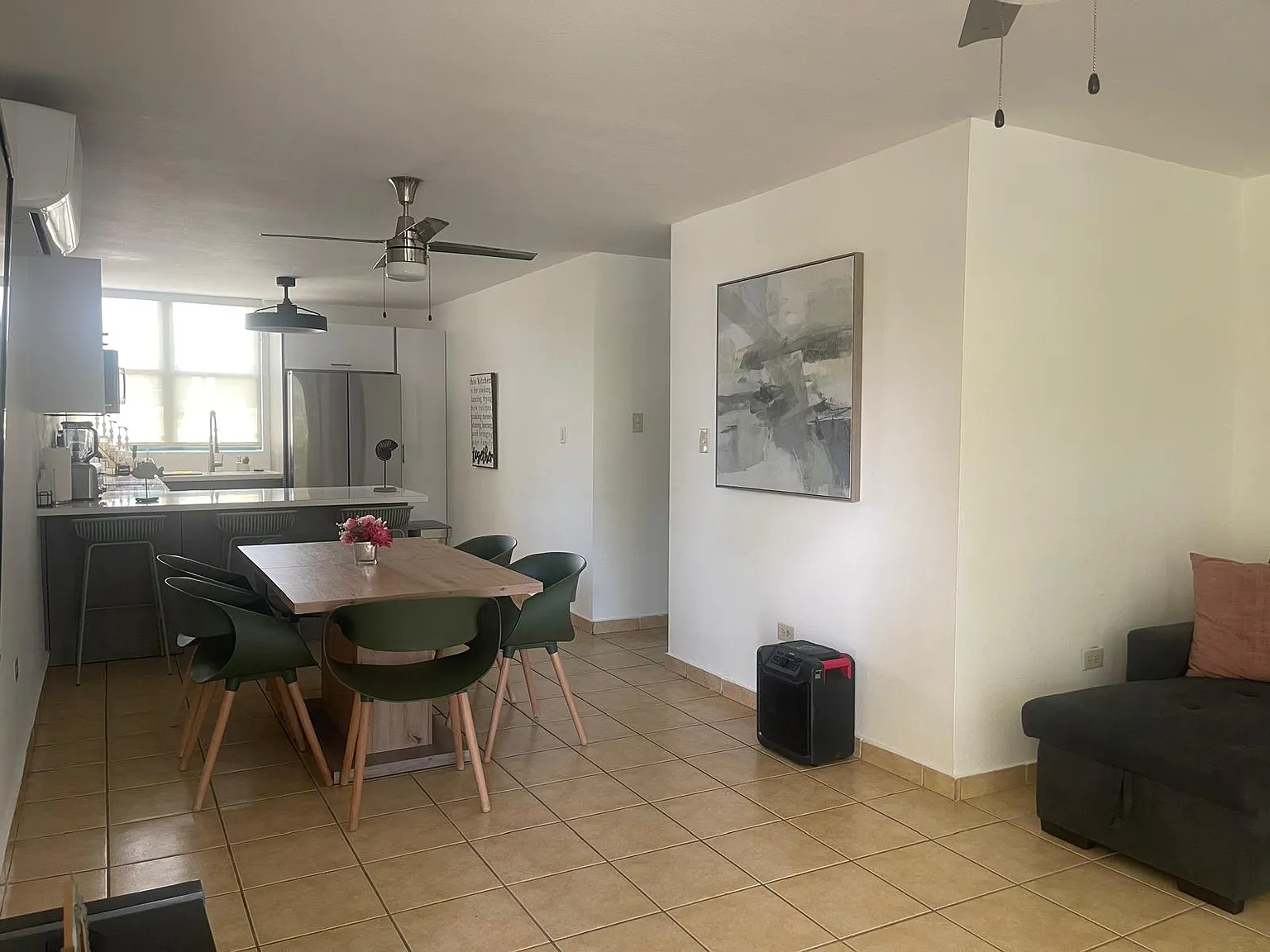3 bed, 1168 sqft, $2,500 — Photo 2