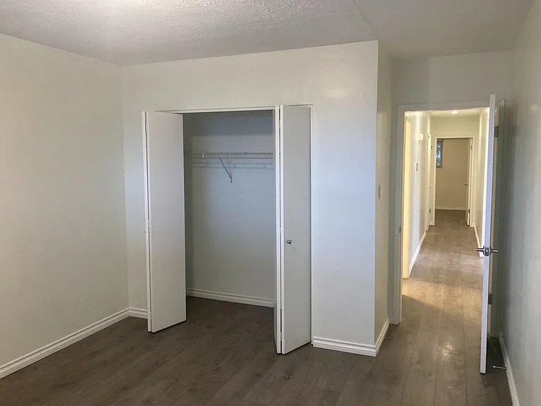 5704 Dundas St #UPPER — Photo 19
