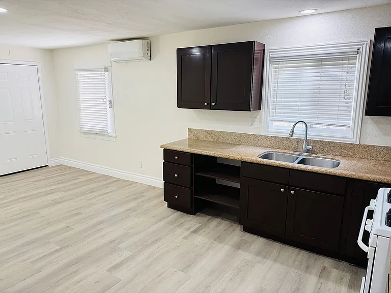 11064 San Juan St — Photo 4