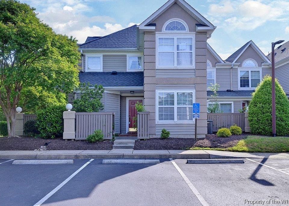 1st image of 303 Queens Cres