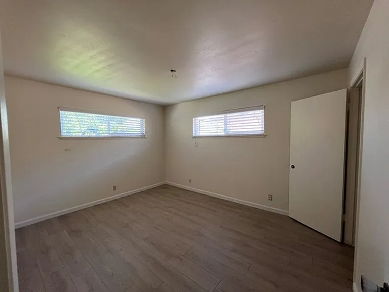 6801 Las Palamitas Way - South Land Park Duplex with central heat and air. Close to shopping and ... — Photo 12