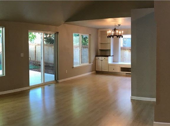 4th image of 8704 Christa Dr NE