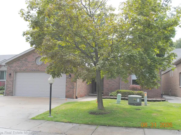 380 Walnut Dr, South Lyon, MI 48178