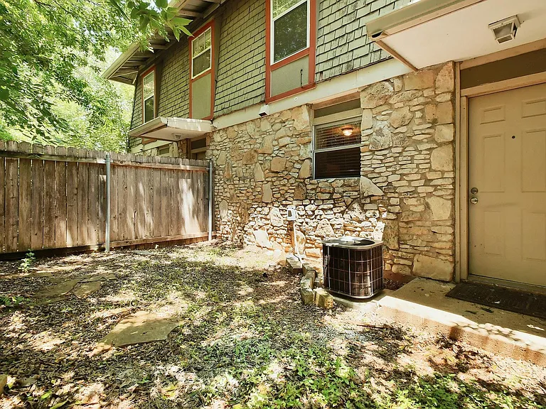1704 E M Franklin Ave #B — Photo 22