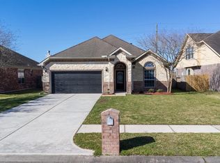 214 Schaffer St, Mont Belvieu, TX 77523