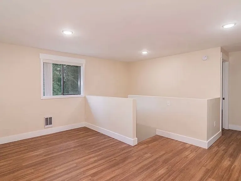 505 W 6th St — Photo 18