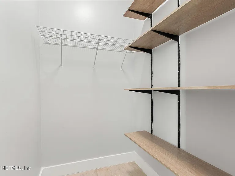 406 E Cochran Ave — Photo 13