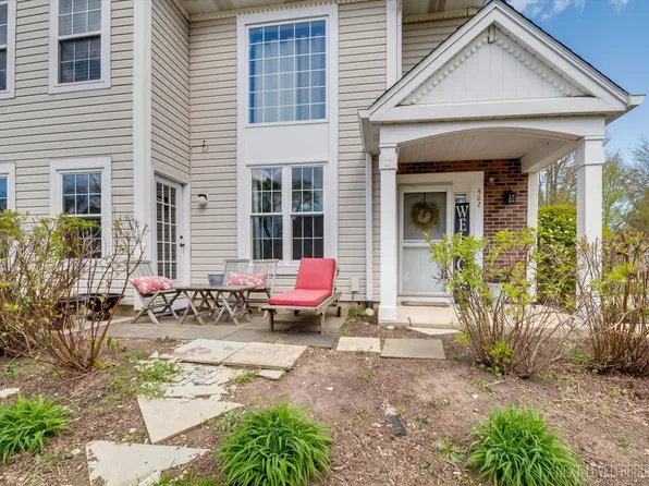 402 E Victoria Cir, North Aurora, IL 60542