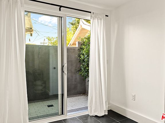 4th image of 115 N Manhattan Pl