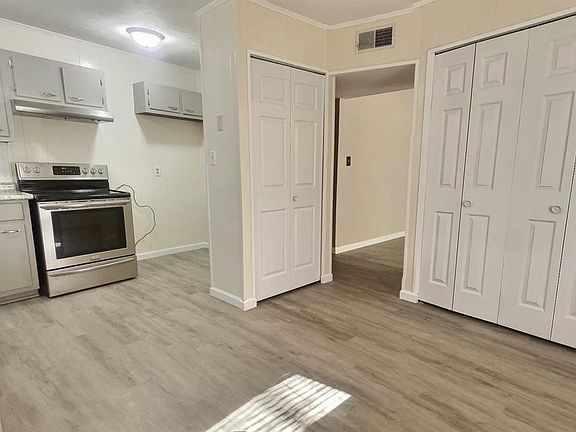 4th image of 2813 E Yellowstone Dr