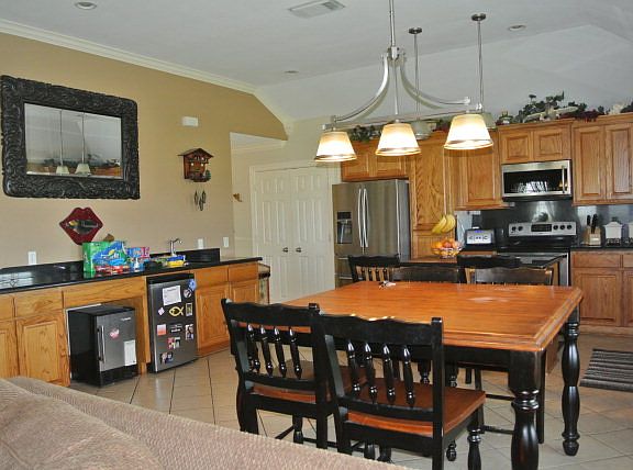 5th image of 1121 W Bayshore Dr