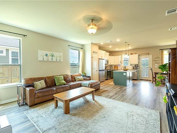3rd image of 2390 Lightfoot Ln