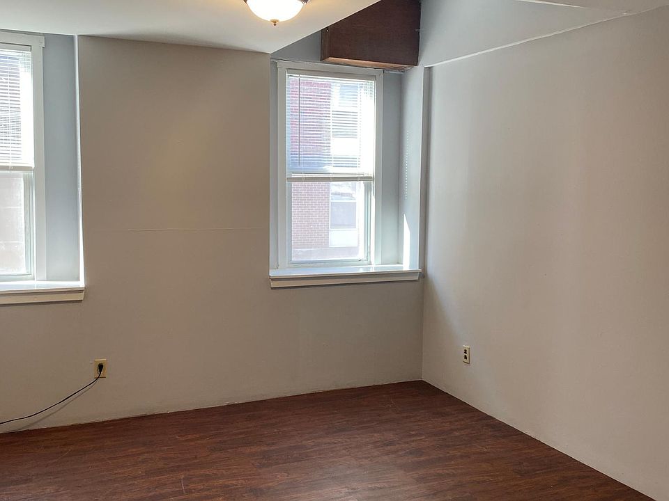 2nd image of 10 Pleasant St APT 204
