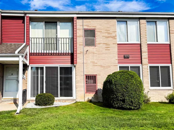 108 Sunset Ln, Saint Clair Shores, MI 48082