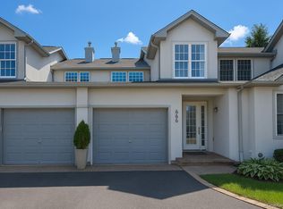 666 Verona Dr, Melville, NY 11747