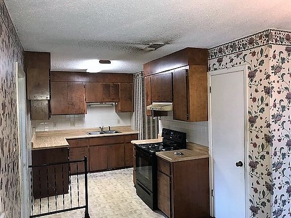 2nd image of 311 Laverne Dr