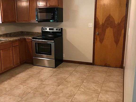 4th image of 20 Carey Ln