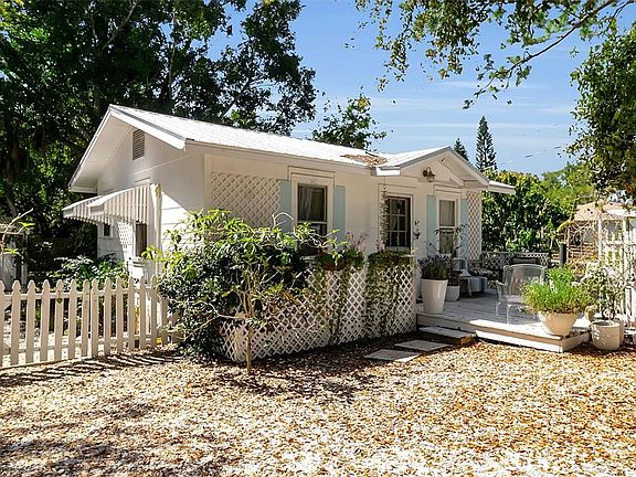 3rd image of 2562 Ashton Rd