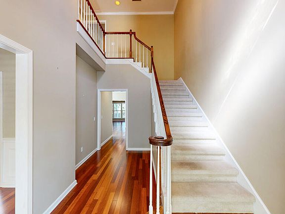 4th image of 104 Orchard Cir